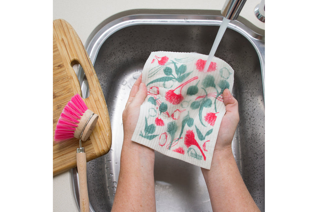 RetroKitchen compostable kitchen sponge_gumnuts_in sink